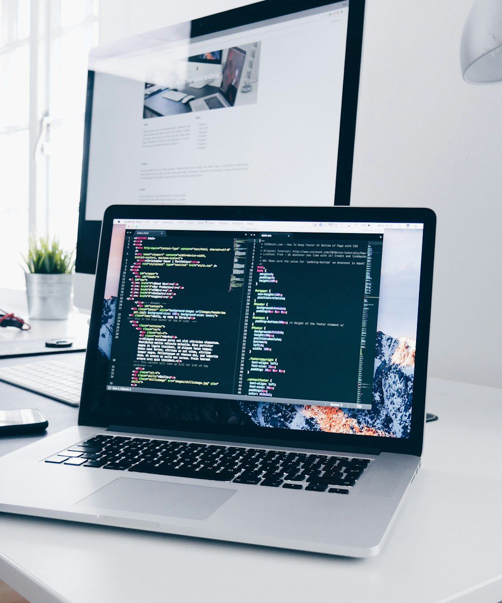 Développement web code sur écran